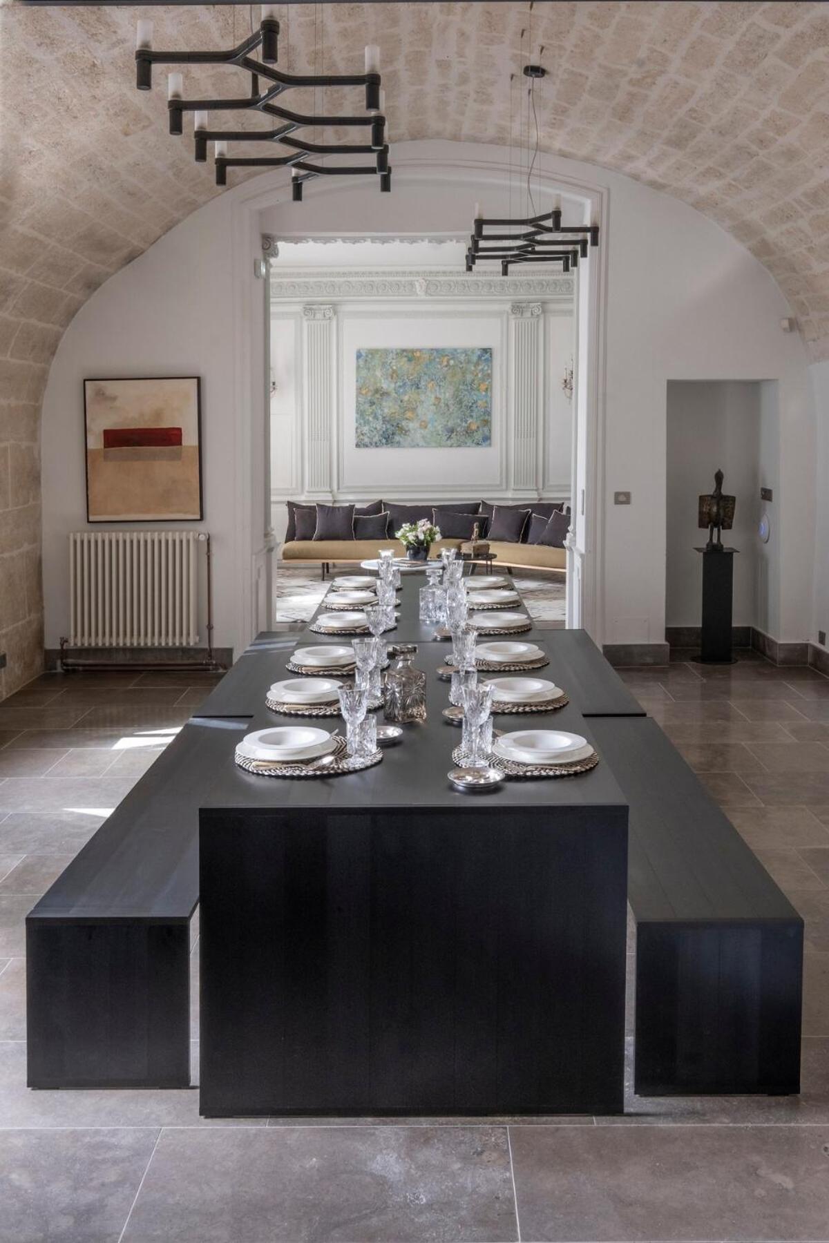 Rieucoulon Estate, 18th Century, 12 Guests